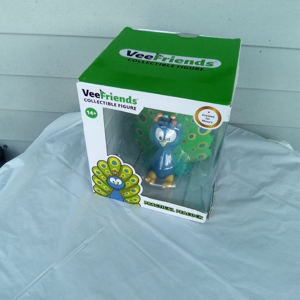 FRIENDS Practical Peacock Collectible Figure - Blue and Green - Picture 2 of 5